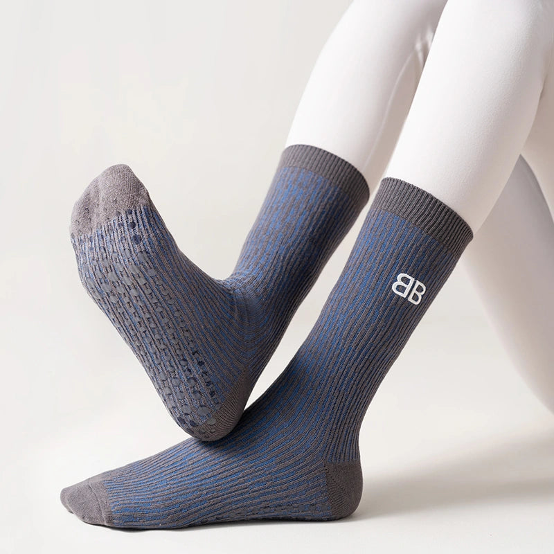 Mid-Calf Grip Socks for Pilates – Meteorite Gray 02